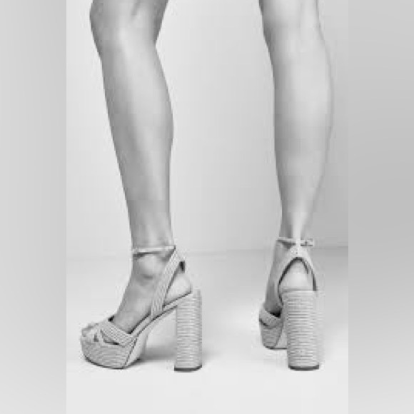 STEVE MADDEN LAUREL PLATFORM SANDAL NWOB - Picture 10 of 13